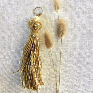 grand porte cle pompom blanc 1