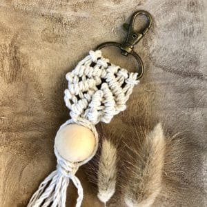 porte cle macrame beige 2